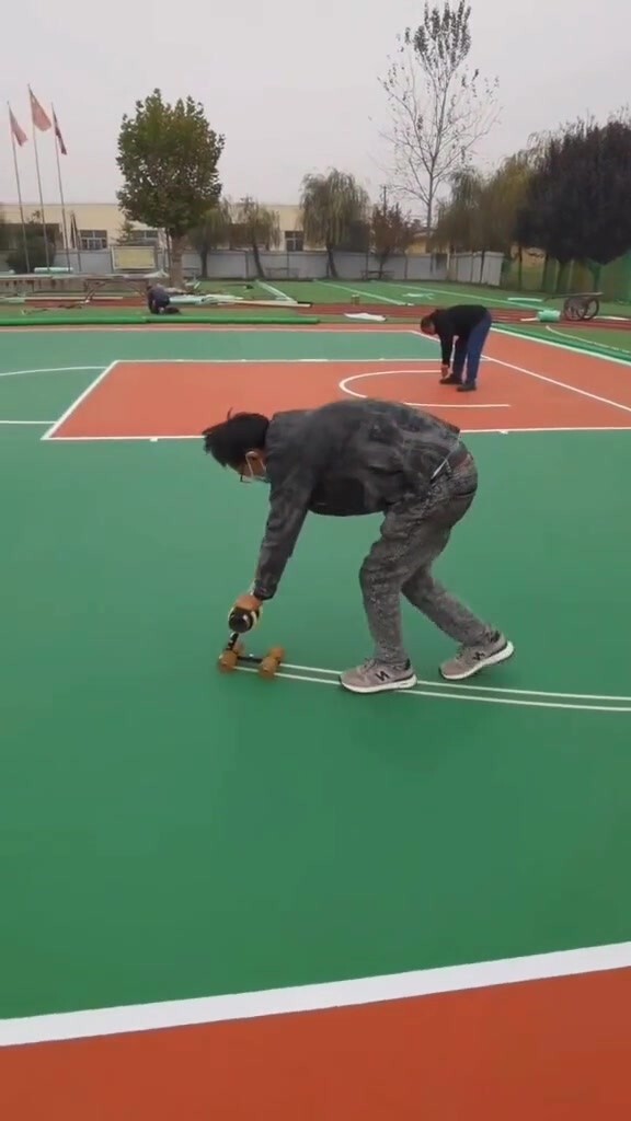 你知道篮球场三分线怎么画的吗？