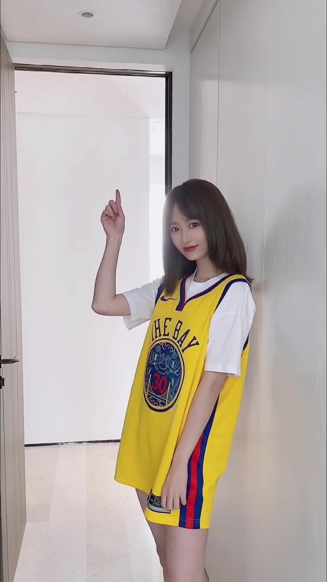 美女主播小七：库里你啥时候成为天下第一呢
